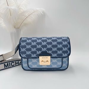 Authentic New Michael Kors Bradshaw Medium Logo and Leather Messenger Bag